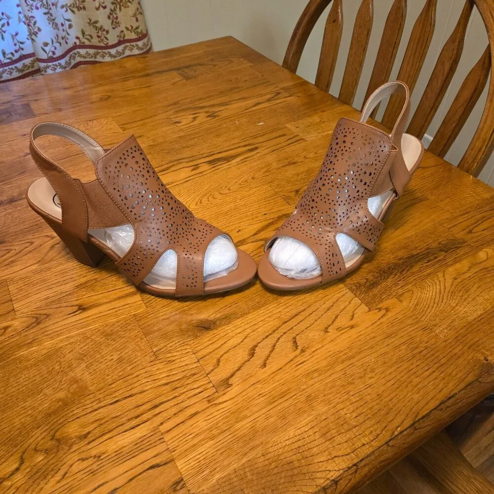 Sandals - Picture 3 of 4